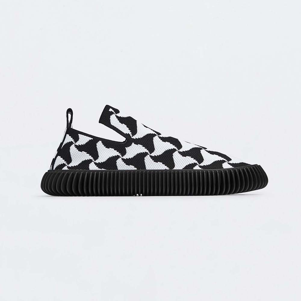 Side profile of Bottega Veneta Unisex Ripple Wavy Triangle Tech Knit Slip-on Sneakers-Black
