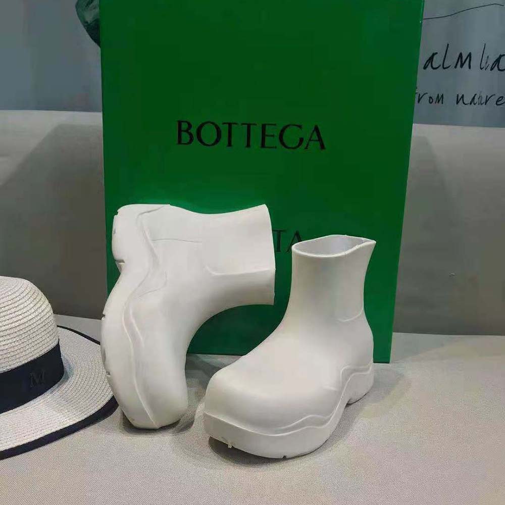 Bottega Veneta Unisex Puddle Ankle Boot-White - image 5
