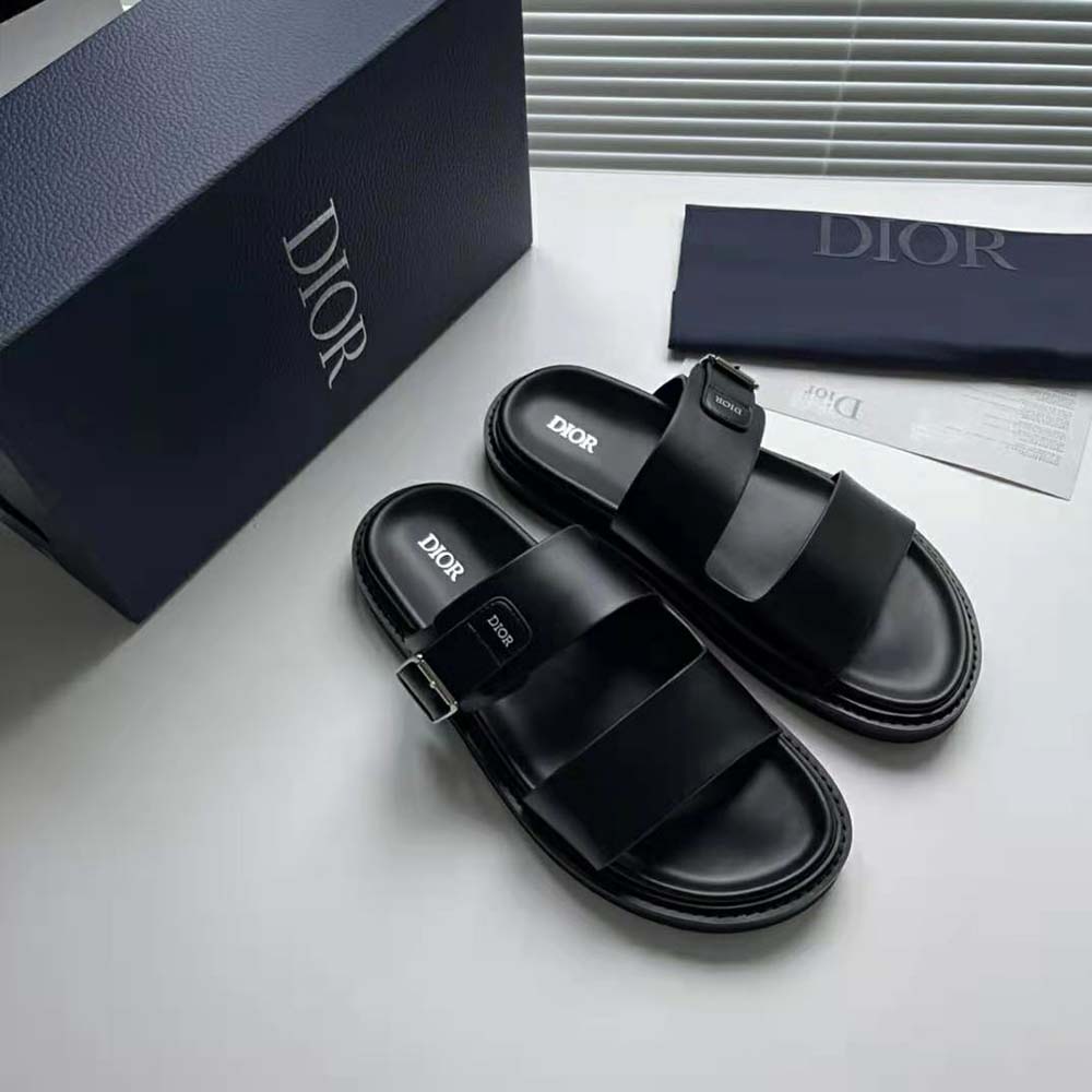 Close-up detail of smooth calfskin on Dior Men Aqua Sandal