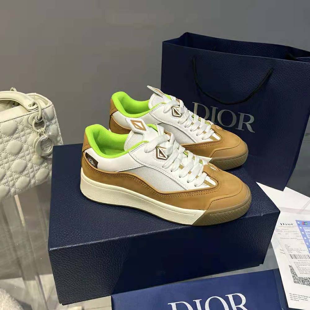 Top angle of Dior Men B713 Cactus Jack Dior Sneaker lacing and sole