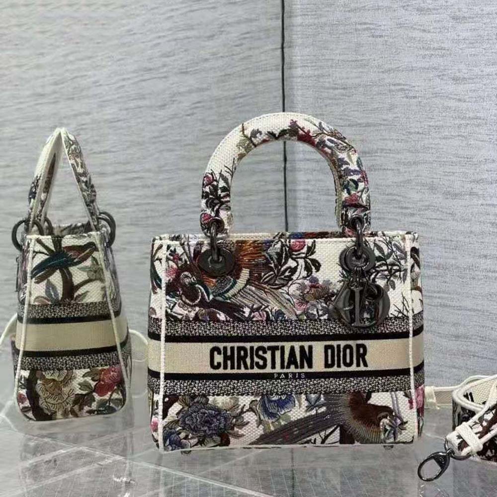 Close-up of Dior Jardin D’Hiver floral embroidery on Lady D-lite bag