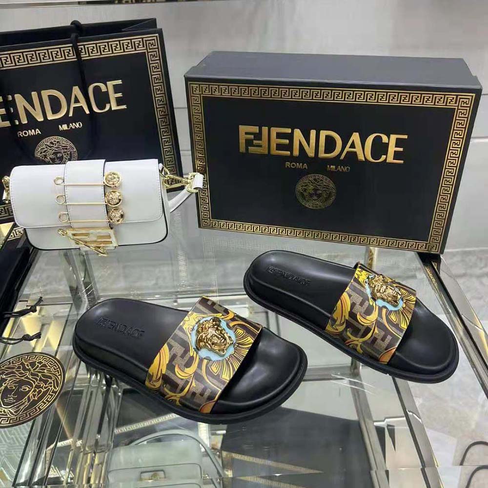 Close-up on sole and leather texture of Versace Unisex Fendace wild Baroque Sliders-Black