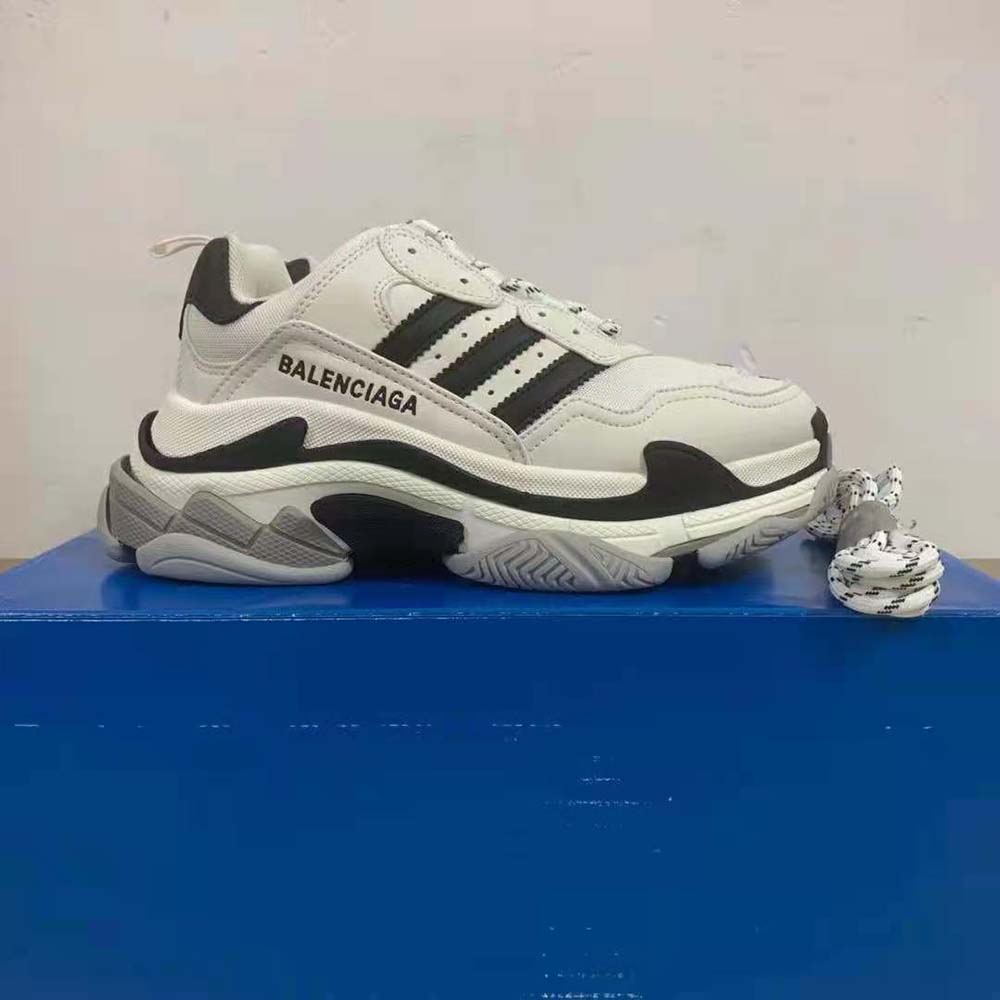 Close-up on layered sole detail of Balenciaga Unisex Balenciaga Adidas Triple S Sneaker