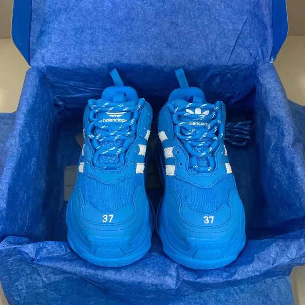 Top-down view showing lace closure of Balenciaga Women Balenciaga Adidas Triple S