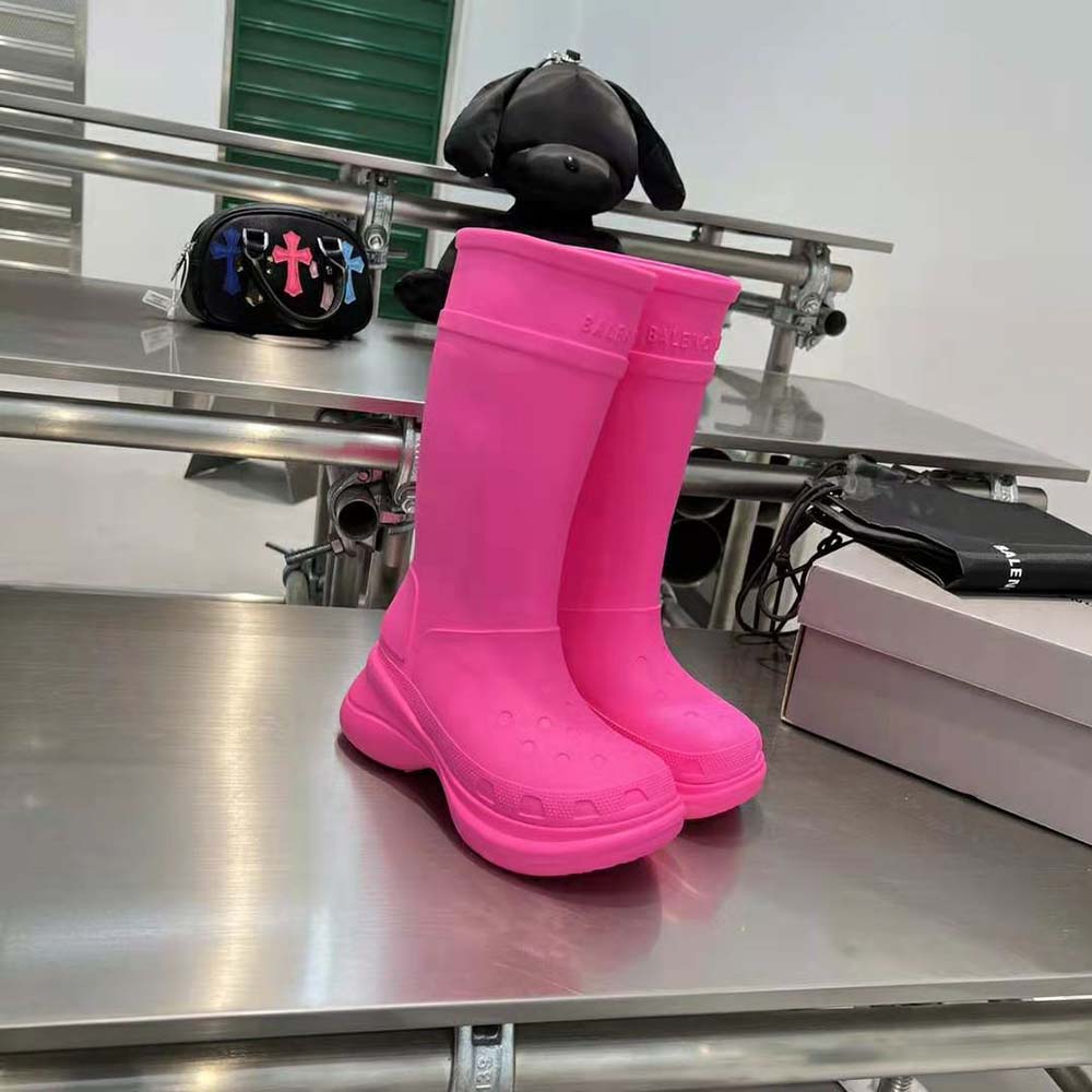 Close-up of sole and rubber texture on Balenciaga Women Crocs™ Boot