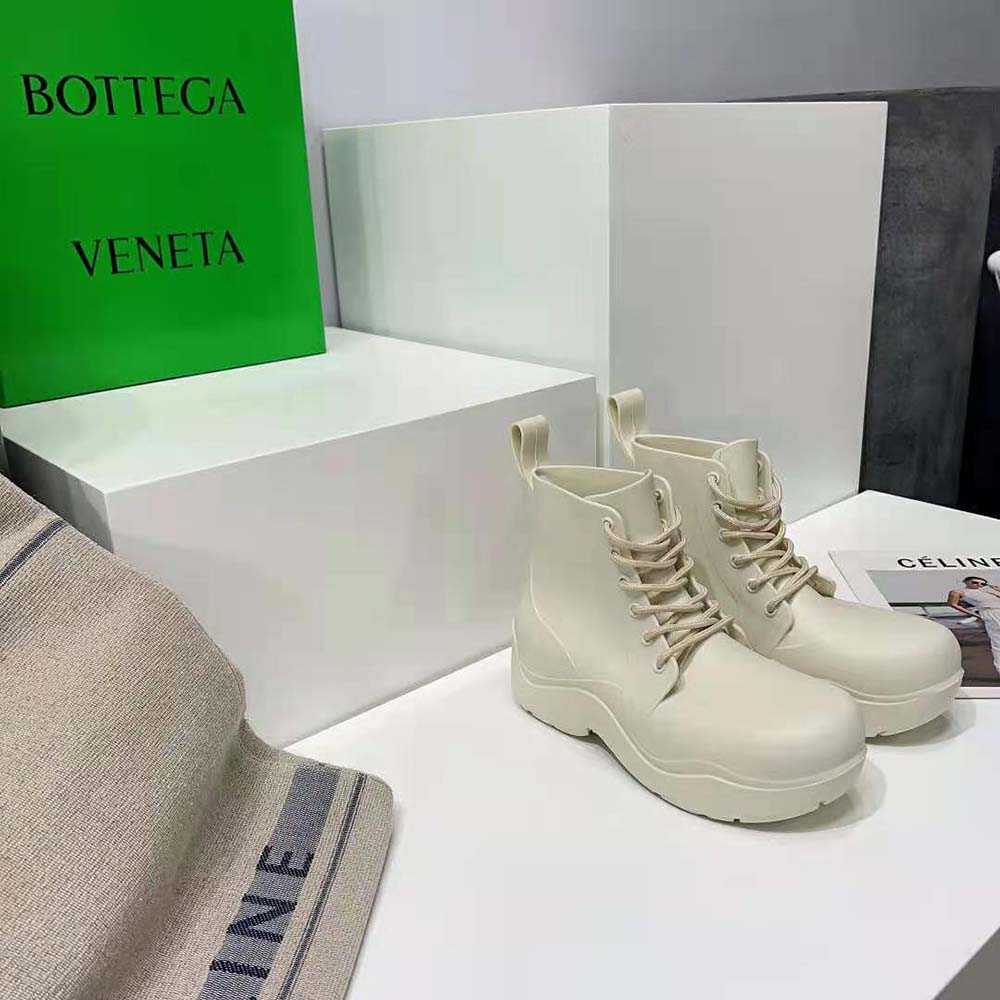 Overhead shot showing lacing on Bottega Veneta Unisex Puddle Ankle Boot-White