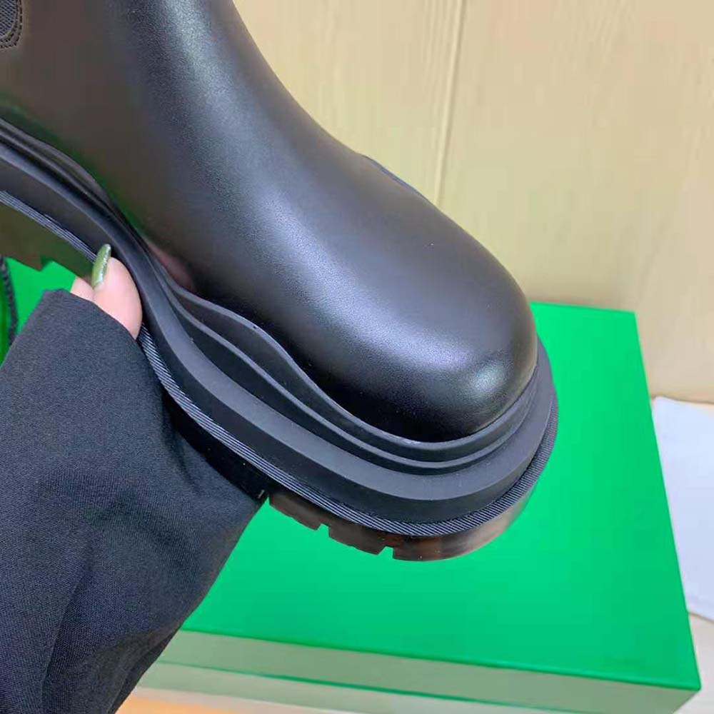 Bottega Veneta Unisex Tire Ankle Chelsea Boot-Black - image 9
