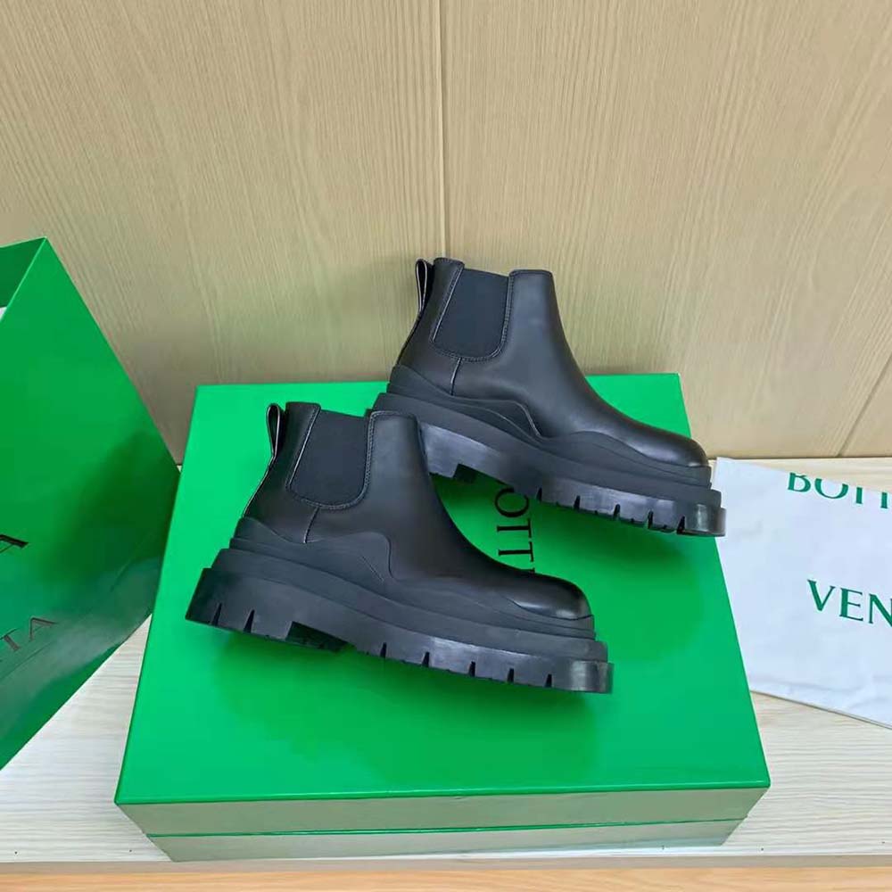 Bottega Veneta Unisex Tire Ankle Chelsea Boot-Black - image 5