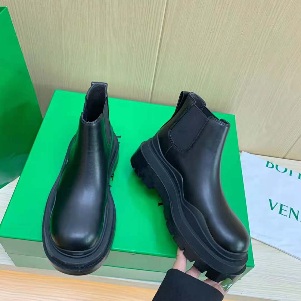 Bottega Veneta Unisex Tire Ankle Chelsea Boot-Black - image 4