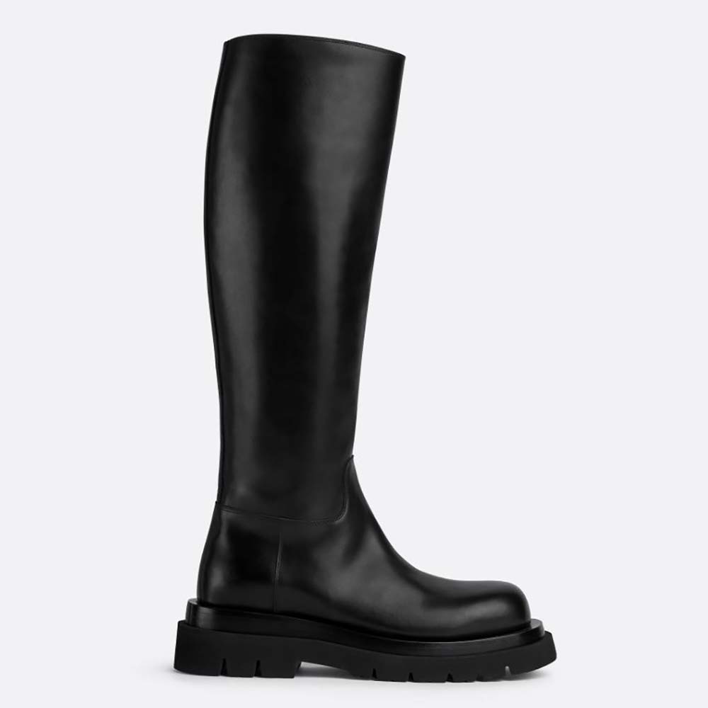 Side profile of Bottega Veneta Women Lug Boot in Calfskin Leather-Black