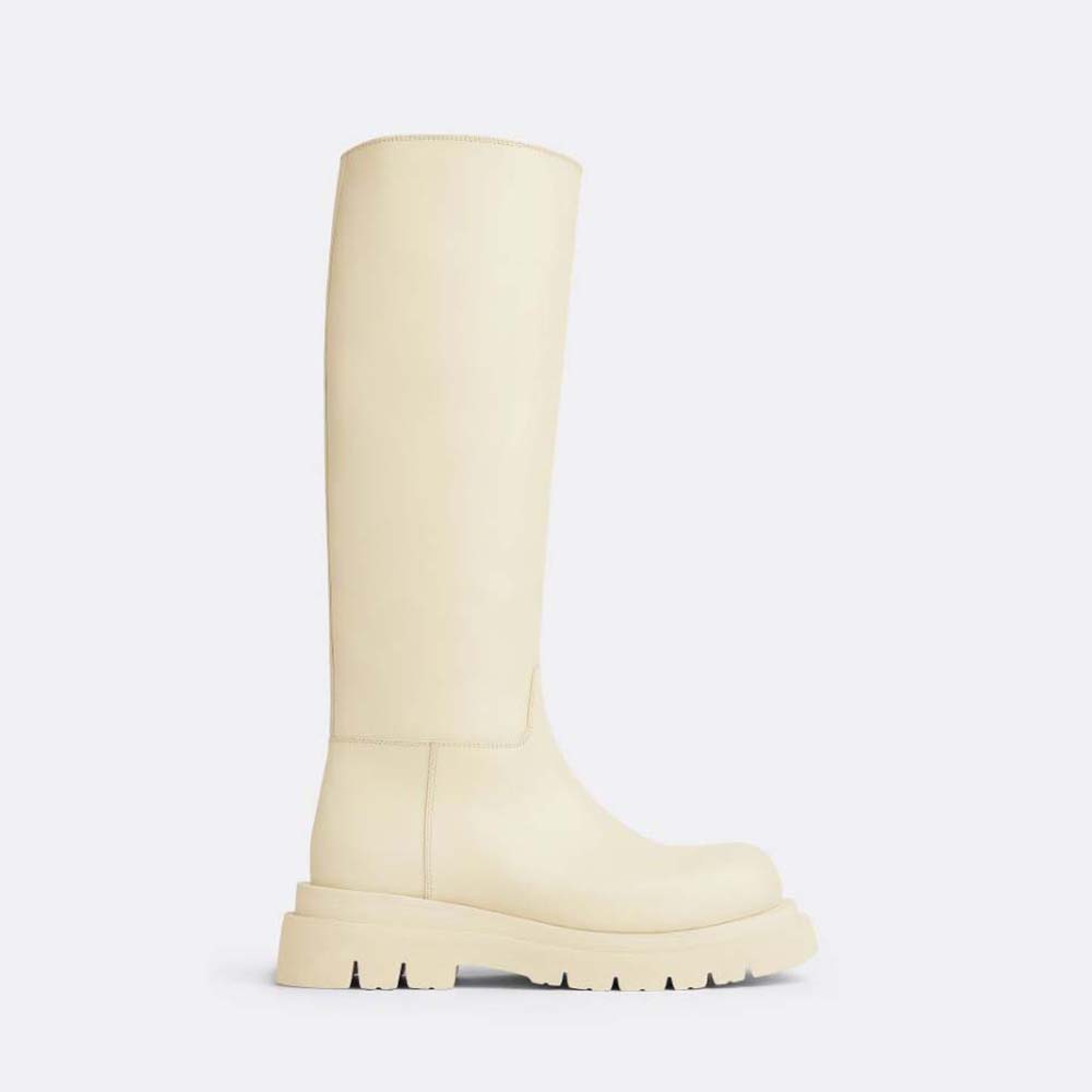 Side profile of Bottega Veneta Women Lug Boot in Calfskin Leather-White