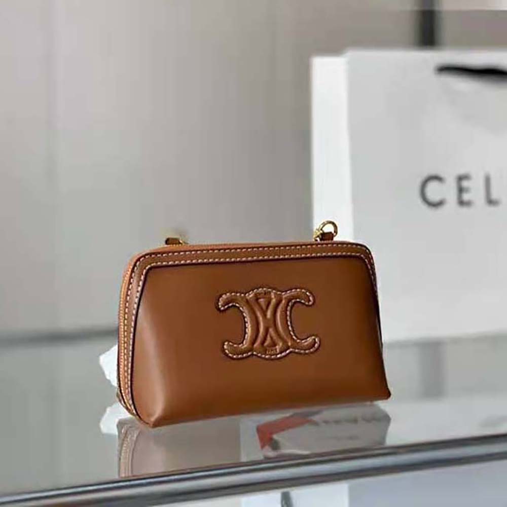 Close-up on gold Triomphe chain hardware of Celine Women Clutch on Chain