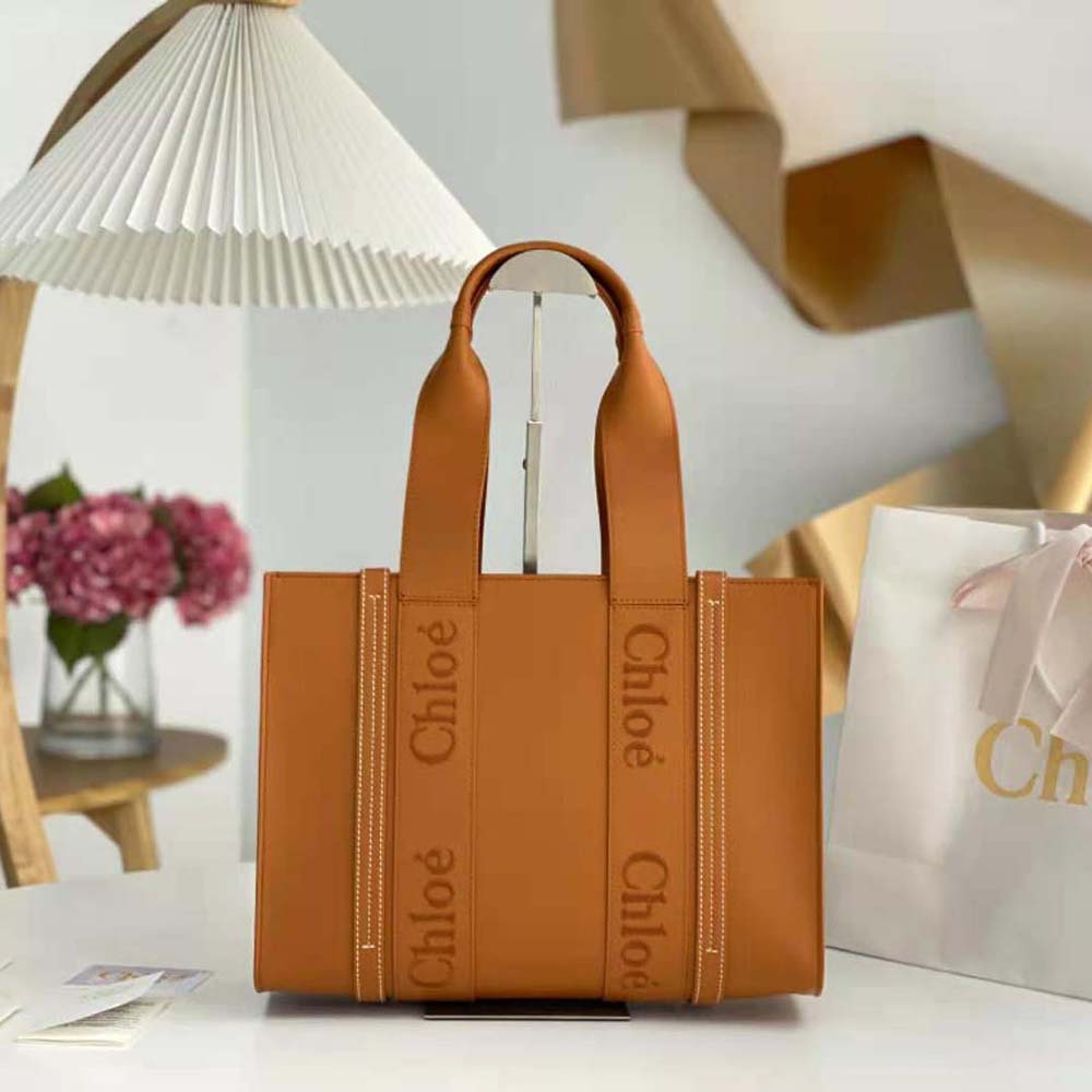 Close-up of gold-tone Woody ring hardware on Chloe Women Medium Woody Tote Bag-Brown