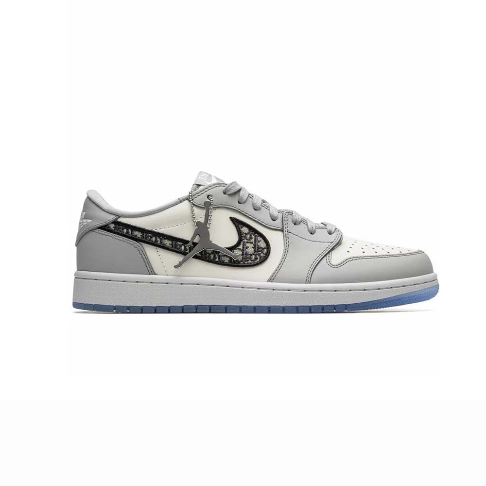 Side profile of Dior Men Air Jordan 1 Low-Top Sneaker Gray and White Smooth Calfskin
