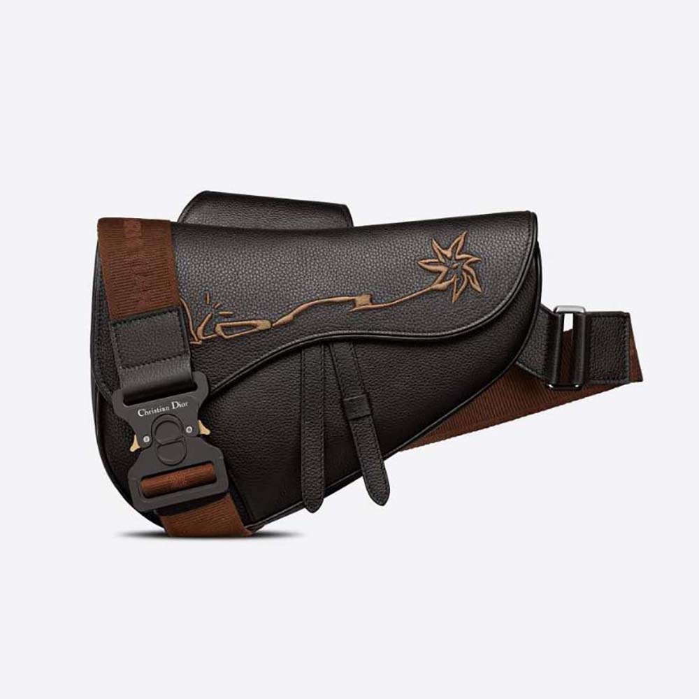 Front view of Dior Men Cactus Jack Dior Saddle Bag in black grained calfskin