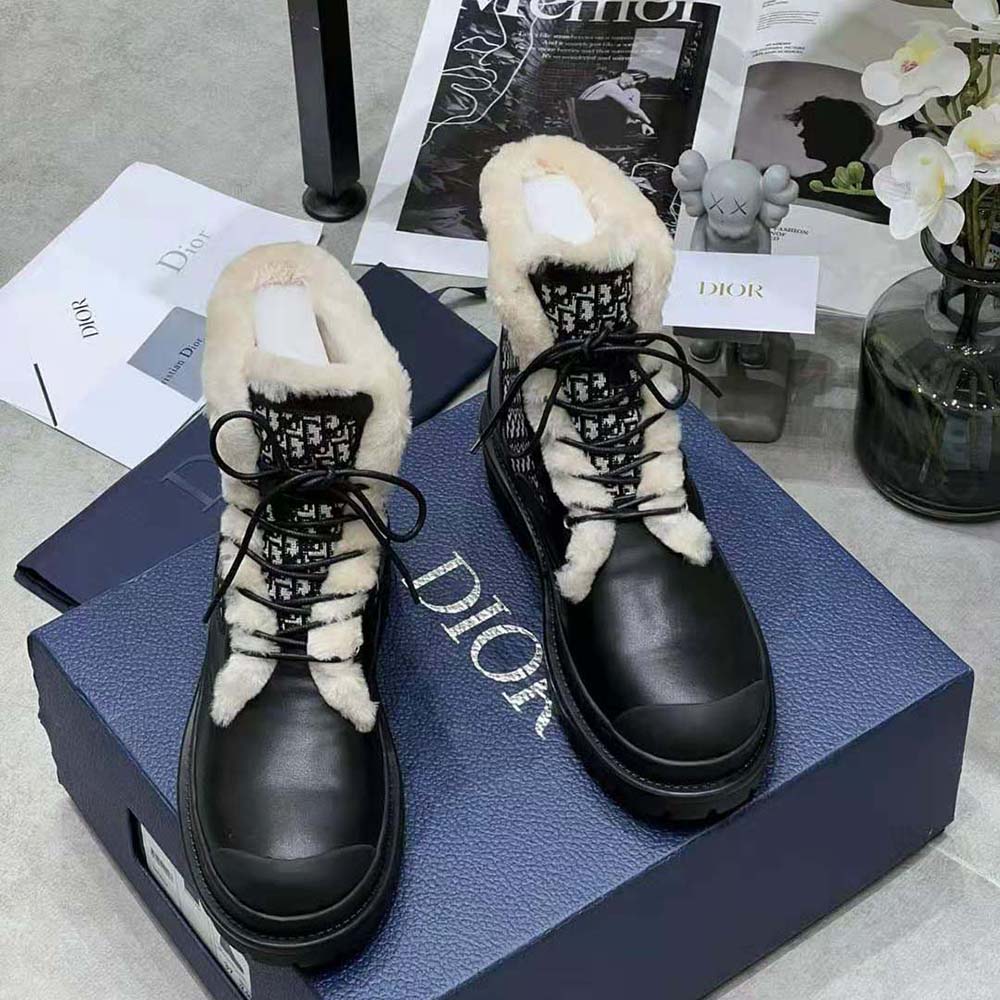 Close-up of Dior Oblique jacquard detail on Dior Men Dior Explorer Boot