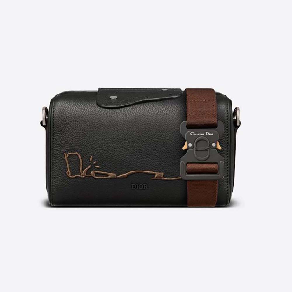 Front view of Dior Men Lingot 22 Cactus Jack Dior Bag in black grained calfskin