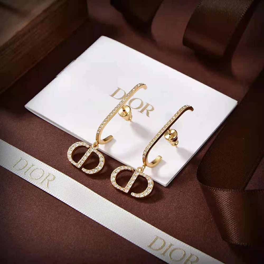 Close-up on white crystal detail in Dior Women 30 Montaigne Earrings