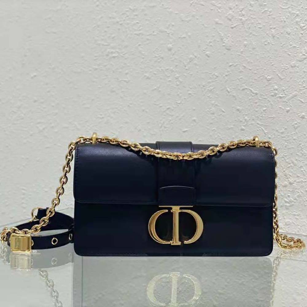 Close-up of silver chain and clasp on Dior Women 30 Montaigne East-West Bag