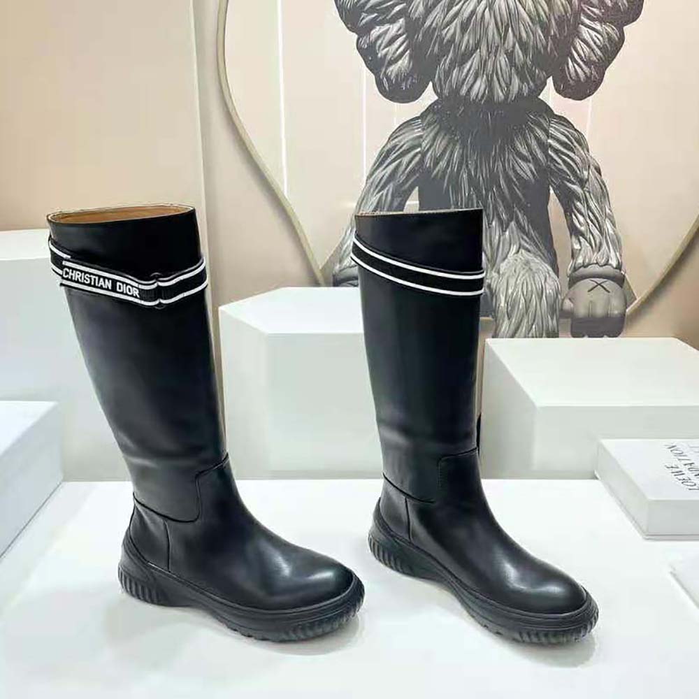 Side profile view of Dior Women D-Racer Boot Black Calfskin silhouette