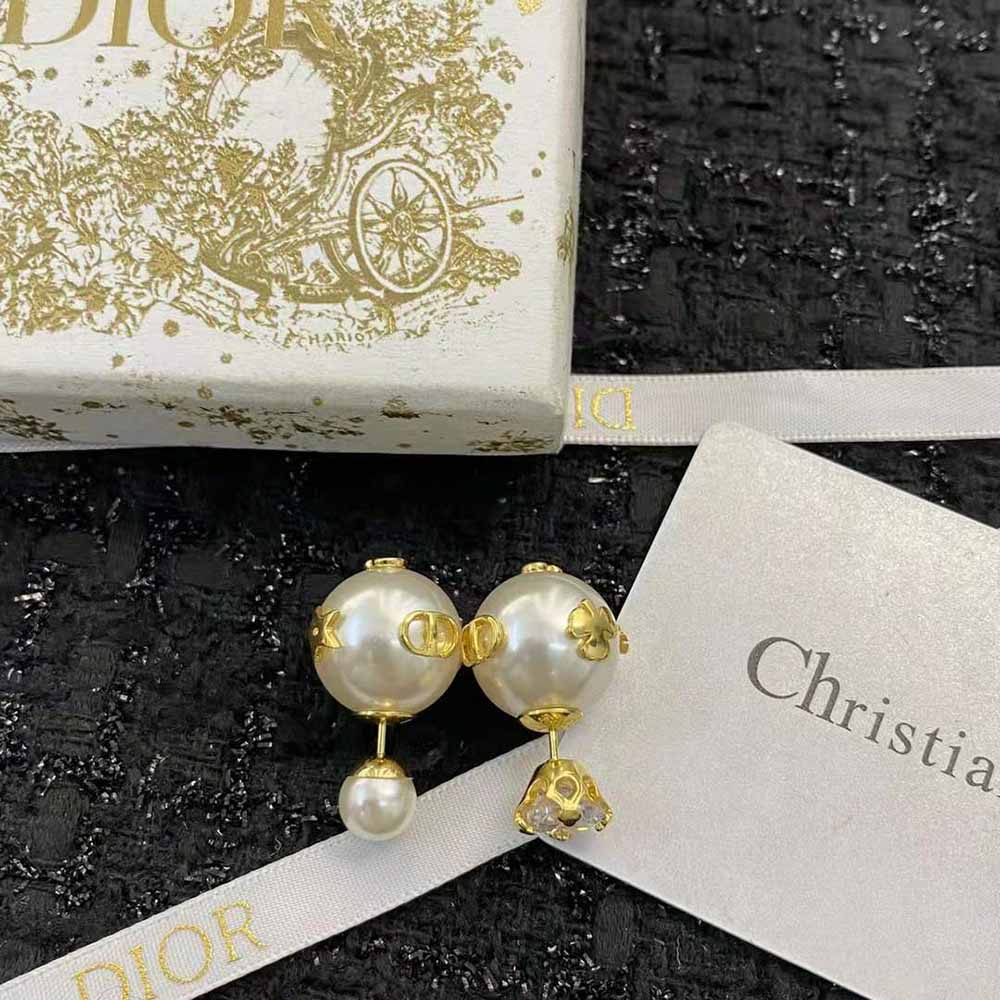 Side profile showing double-sided design of Dior Women Dior Tribales Earrings