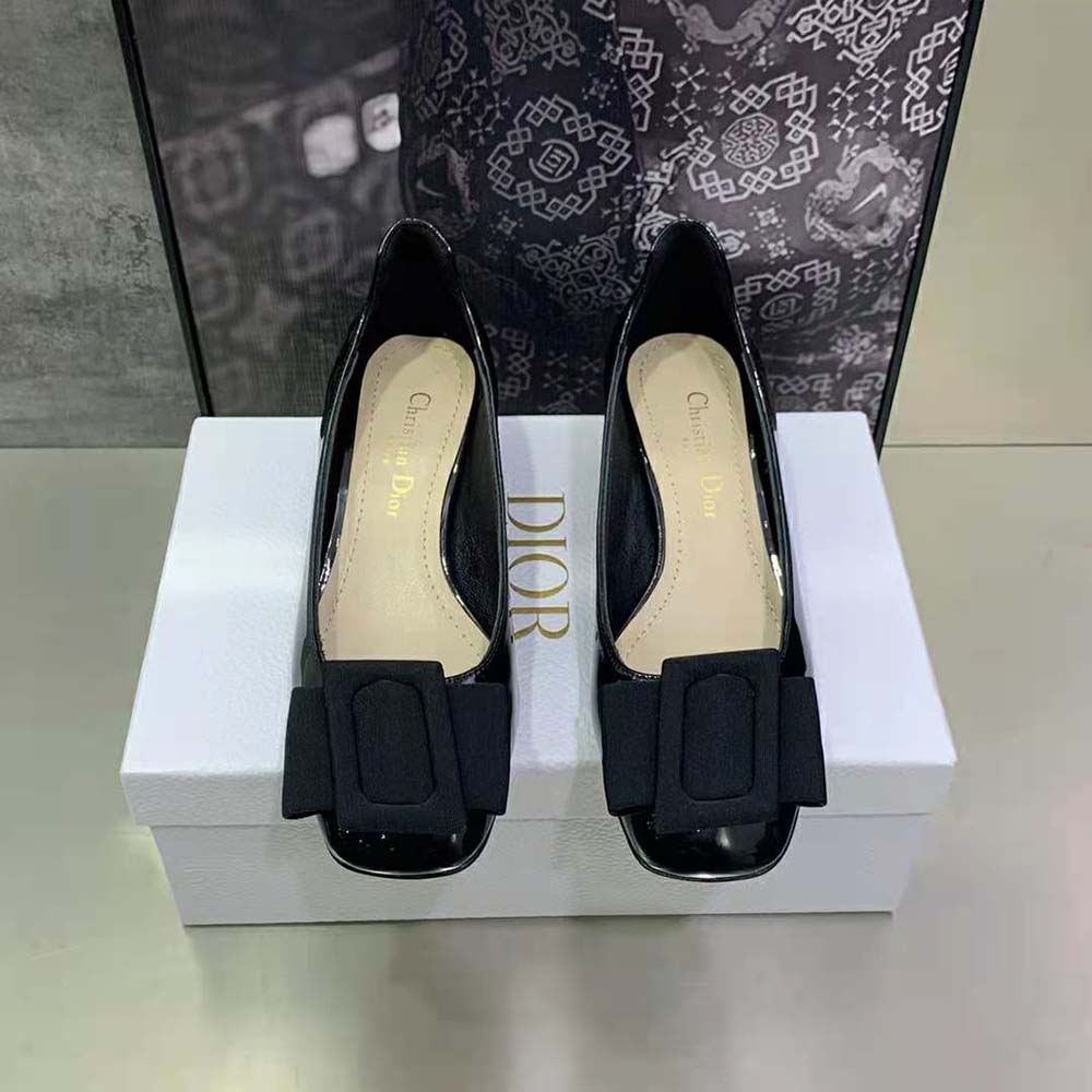 Close-up of grosgrain bow detail on Dior Women Idylle Ballet Pump