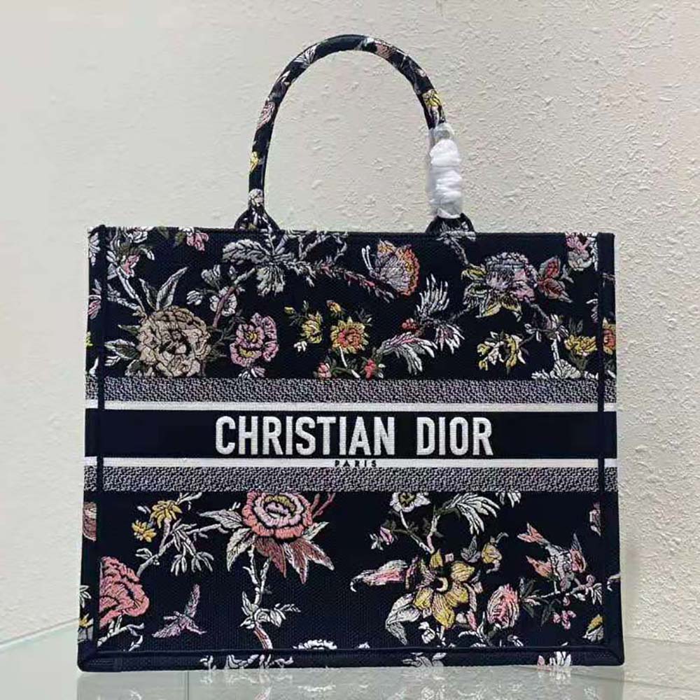 Close-up of Dior Jardin Botanique embroidery on Dior Women Large Dior Book Tote Black