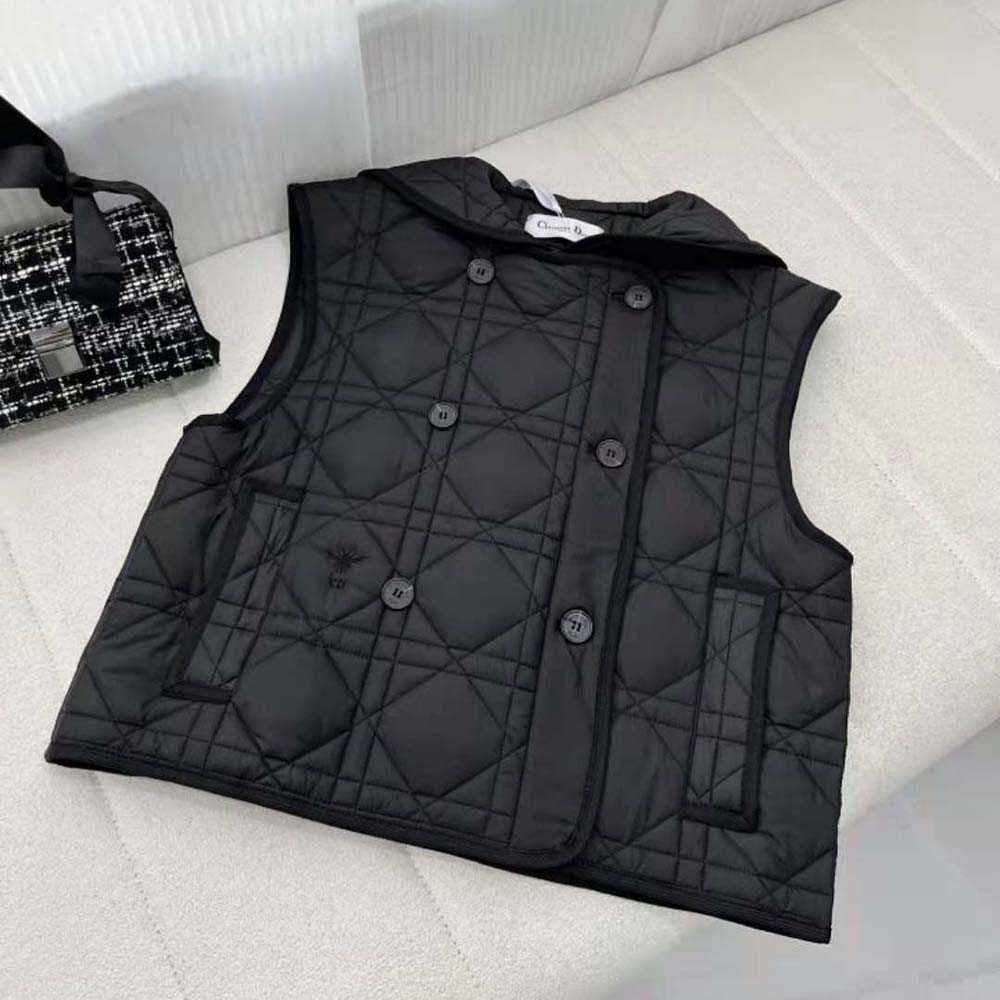 Close-up detail of navy blue quilting on Dior Women Sleeveless Cropped Macrocannage Vest