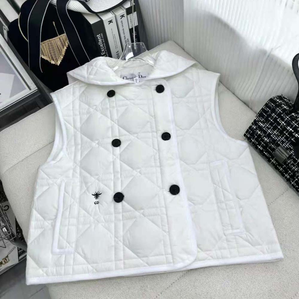 Close-up of signature macrocannage quilting on Dior Women Sleeveless Cropped Macrocannage Vest
