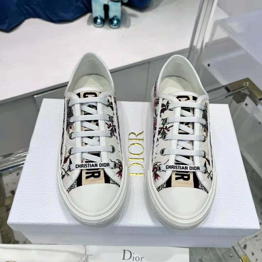 Close-up detail of Jardin d’Hiver embroidery on Dior Women Walk’N’Dior Sneaker