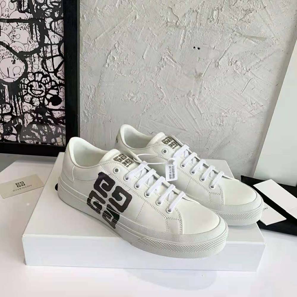 Close-up of Givenchy Unisex Sneakers with 4G tag effect detail