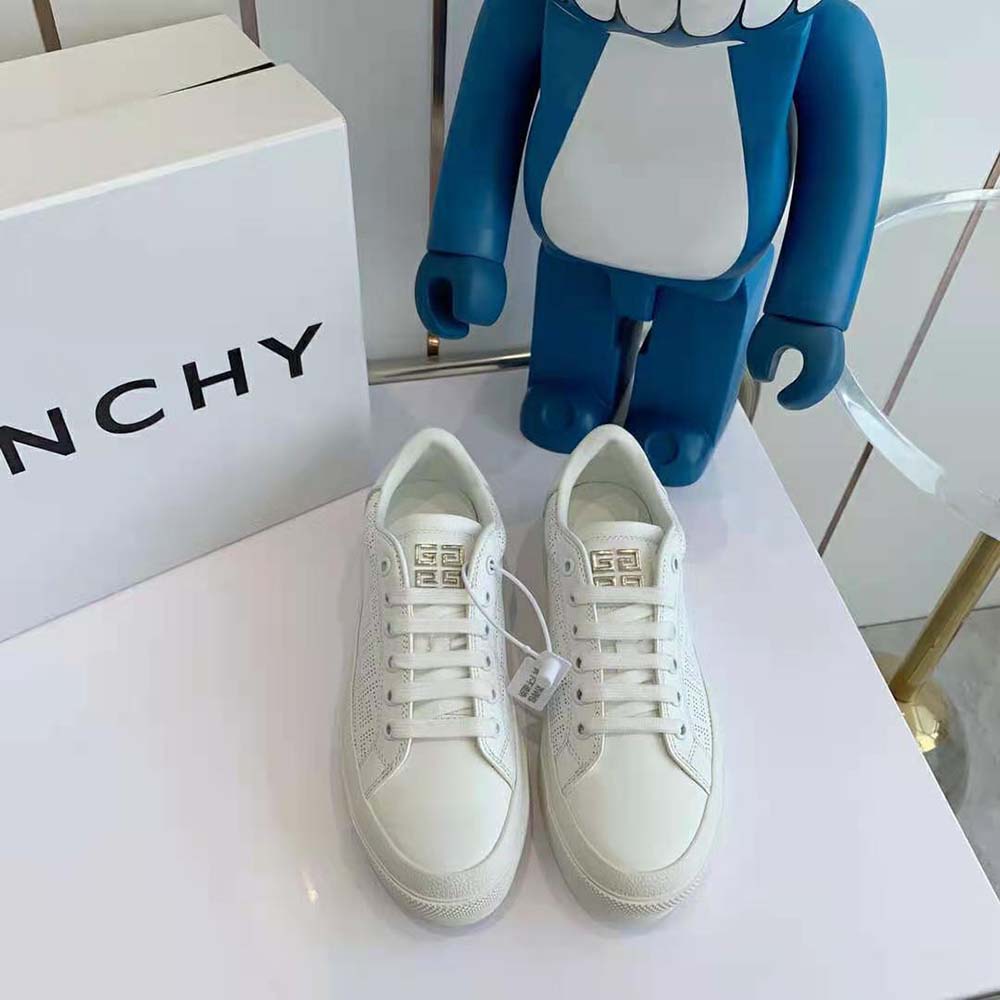 Close-up of embossed 4G logo on Givenchy Unisex Sneakers in white leather