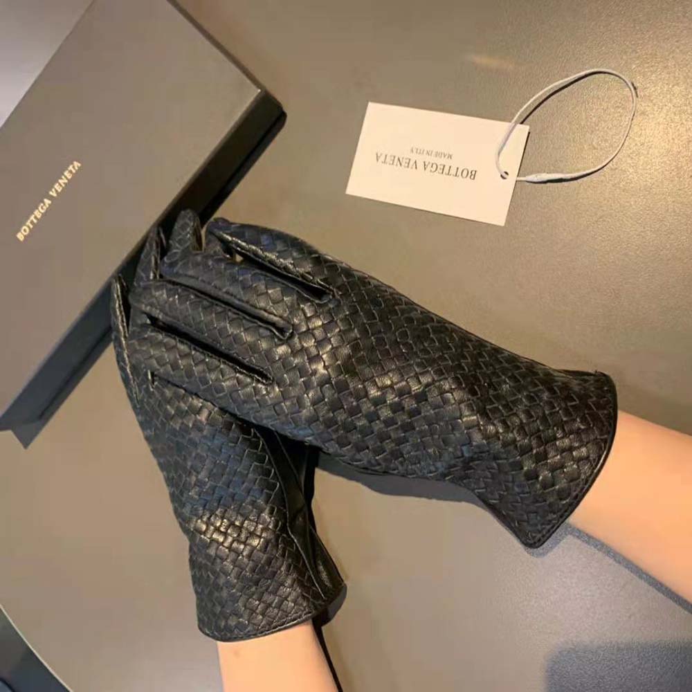 Bottega Veneta Women Intrecciato Leather Gloves-Black - image 9