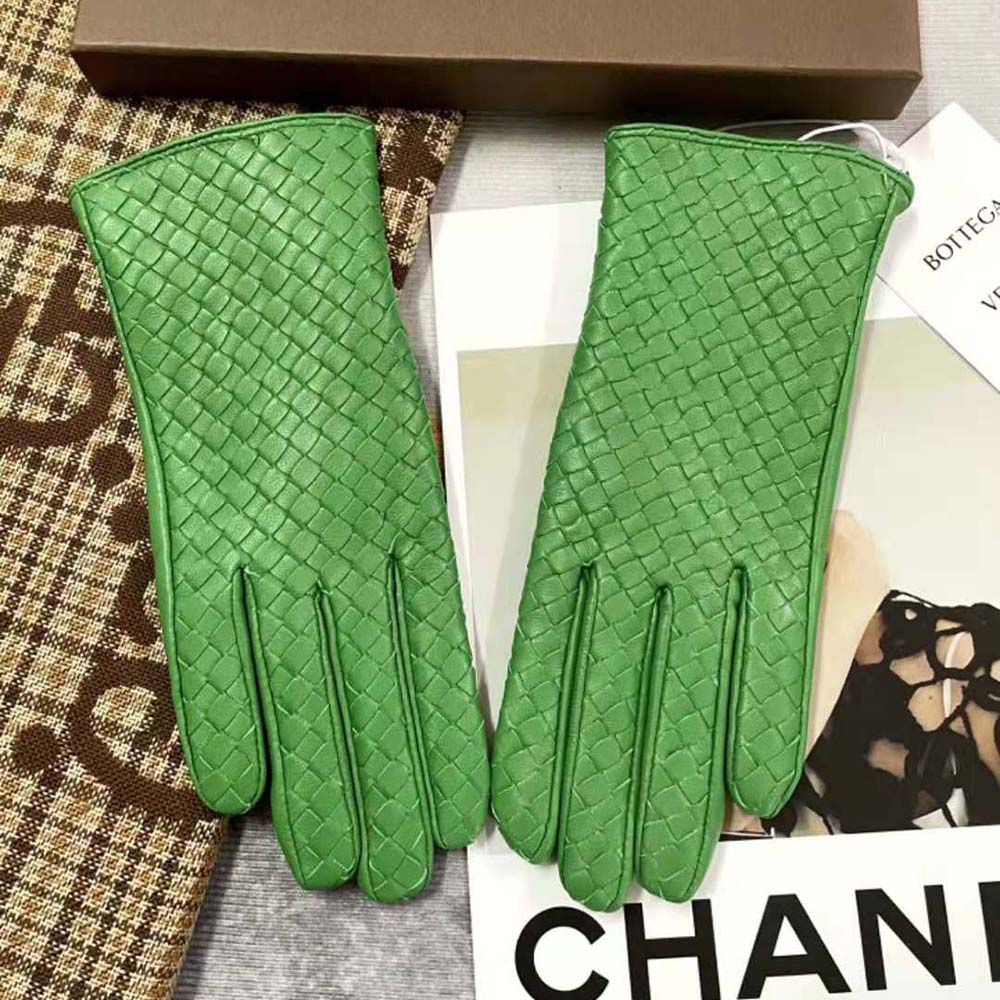 Close-up of woven Intrecciato leather detail on gloves