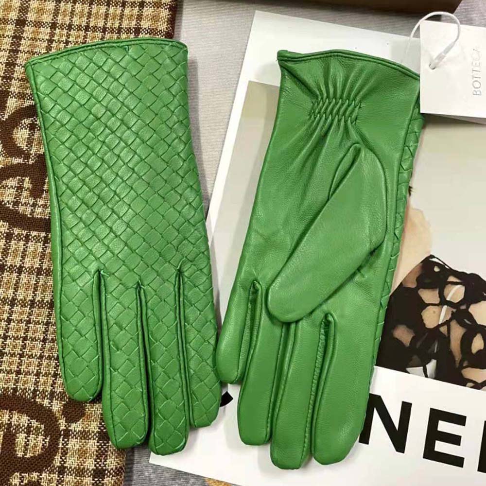 Side angle showing silhouette of Bottega Veneta green leather gloves