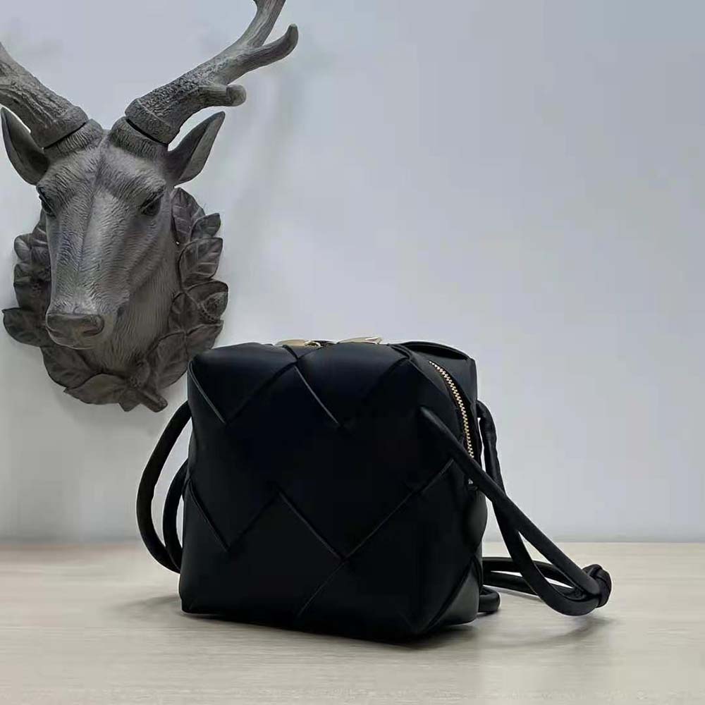 Side profile of Bottega Veneta Women Mini Cassette Camera Bag-Black with adjustable strap