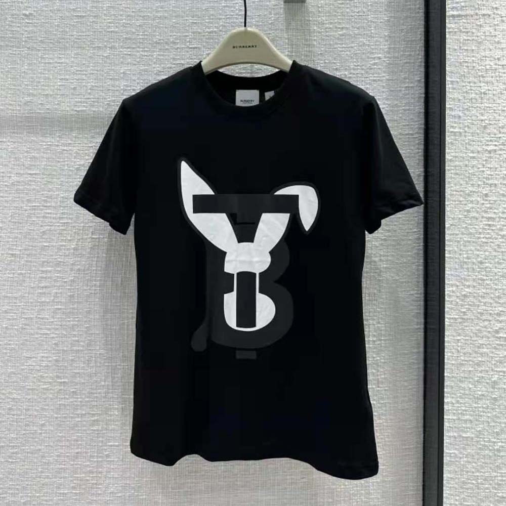 Close-up of Burberry Men Rabbit Print Cotton T-shirt-Black cotton fabric texture