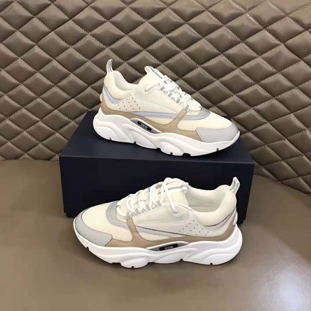 Close-up on beige calfskin and cream mesh details of Dior Men B22 Sneaker