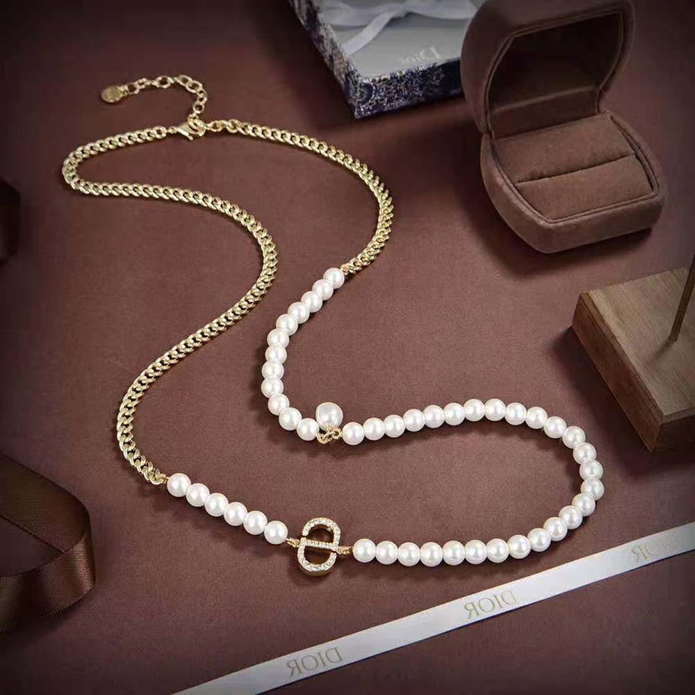 Side angle showing lobster clasp on Dior Women 30 Montaigne Long Necklace