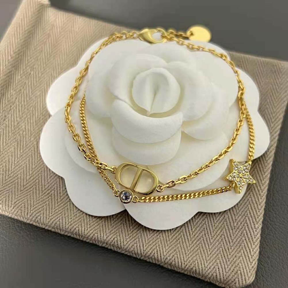 Side angle showing lobster clasp of Dior Women 30 Montaigne Long Necklace