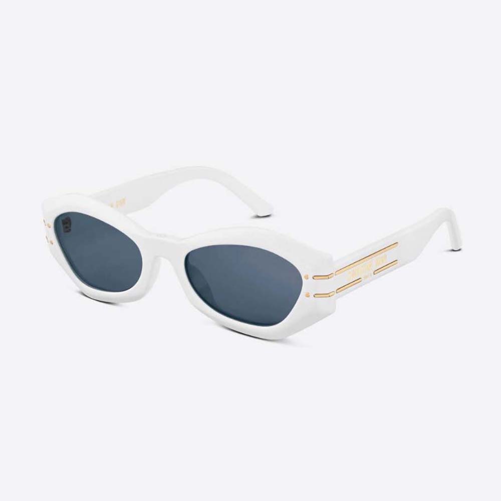 Close-up of silver ‘CD’ detail on Dior Women DiorSignature B1U White Butterfly Sunglasses