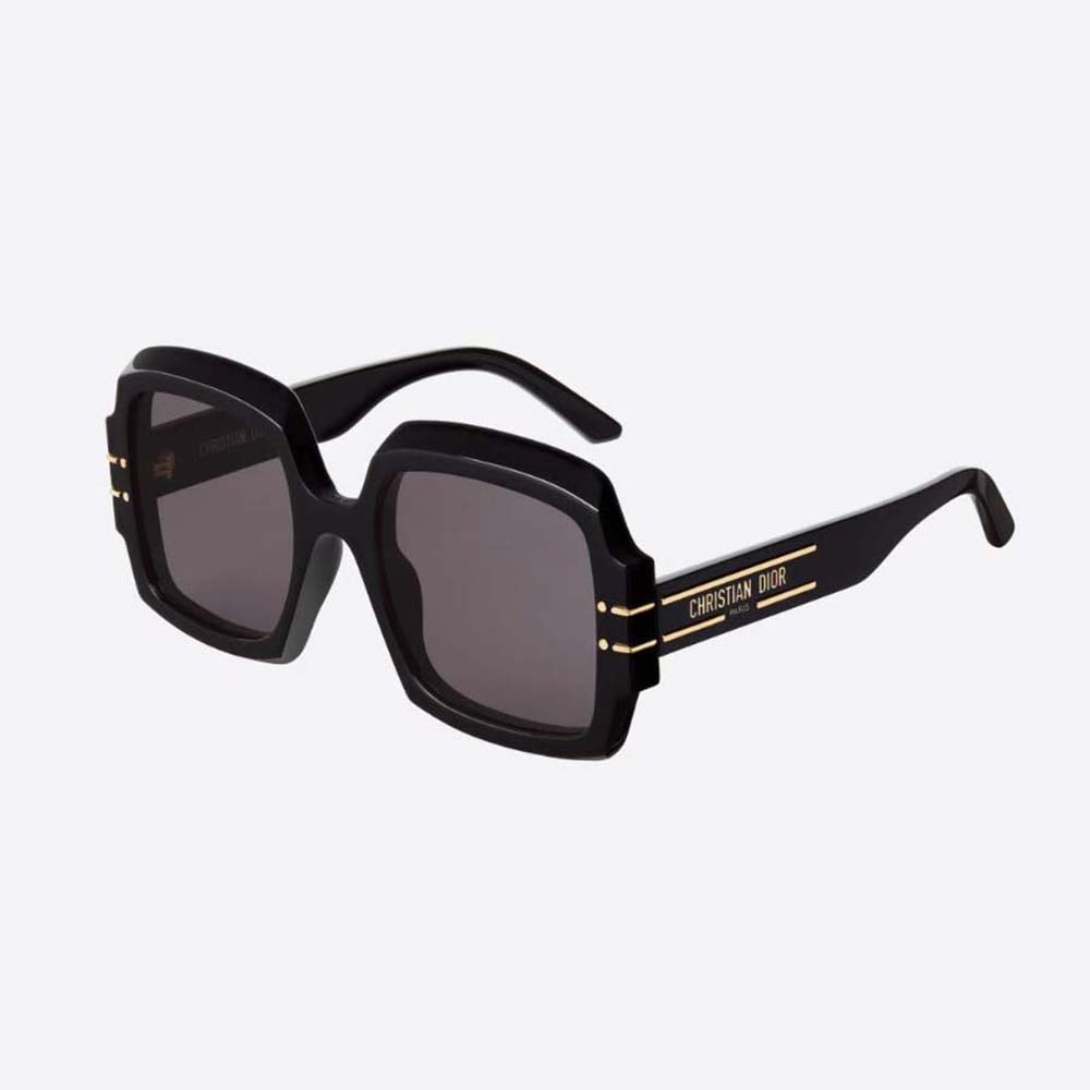 Close-up of metallic Dior logo on DiorSignature S1U Black sunglasses temple