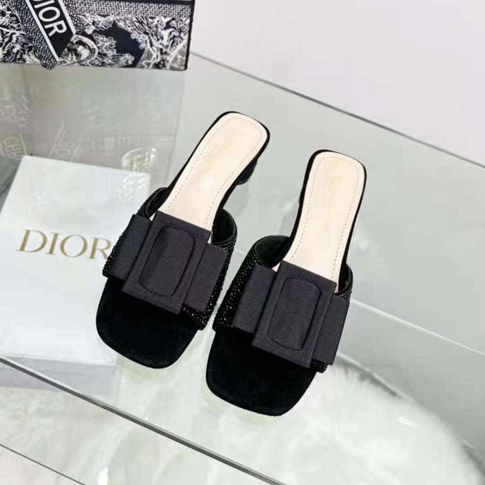 Close-up of strass and grosgrain bow on Dior Women Idylle Heeled Slide