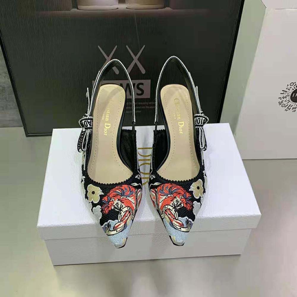 Close-up of Toile de Jouy pop motif on Dior Women J’adior Slingback Pump