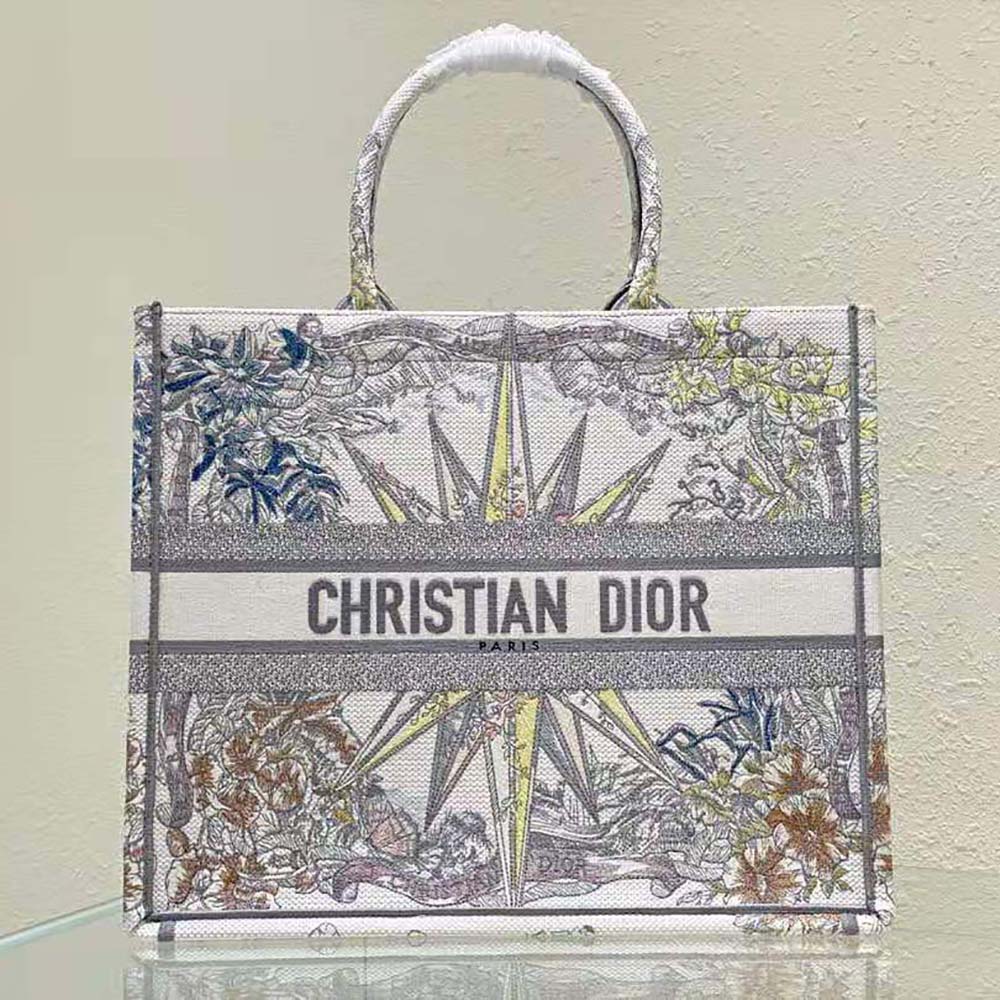 Close-up of Rêve D’Infini embroidery on Dior Women Large Dior Book Tote