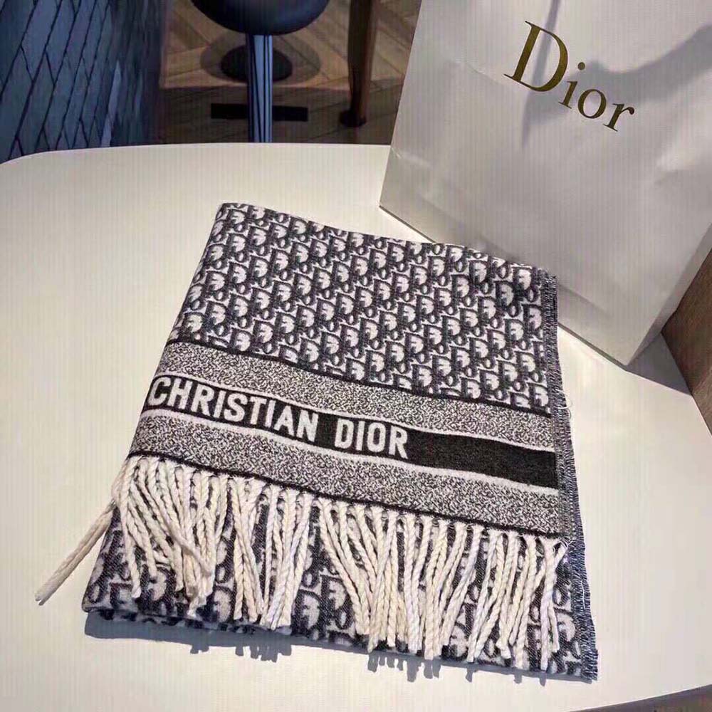 Edge detail showing fine cashmere weave on Dior Women Oblique Scarf