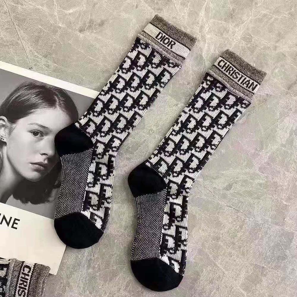 Side view of mid-calf Dior Women Socks Blue and Ecru on model