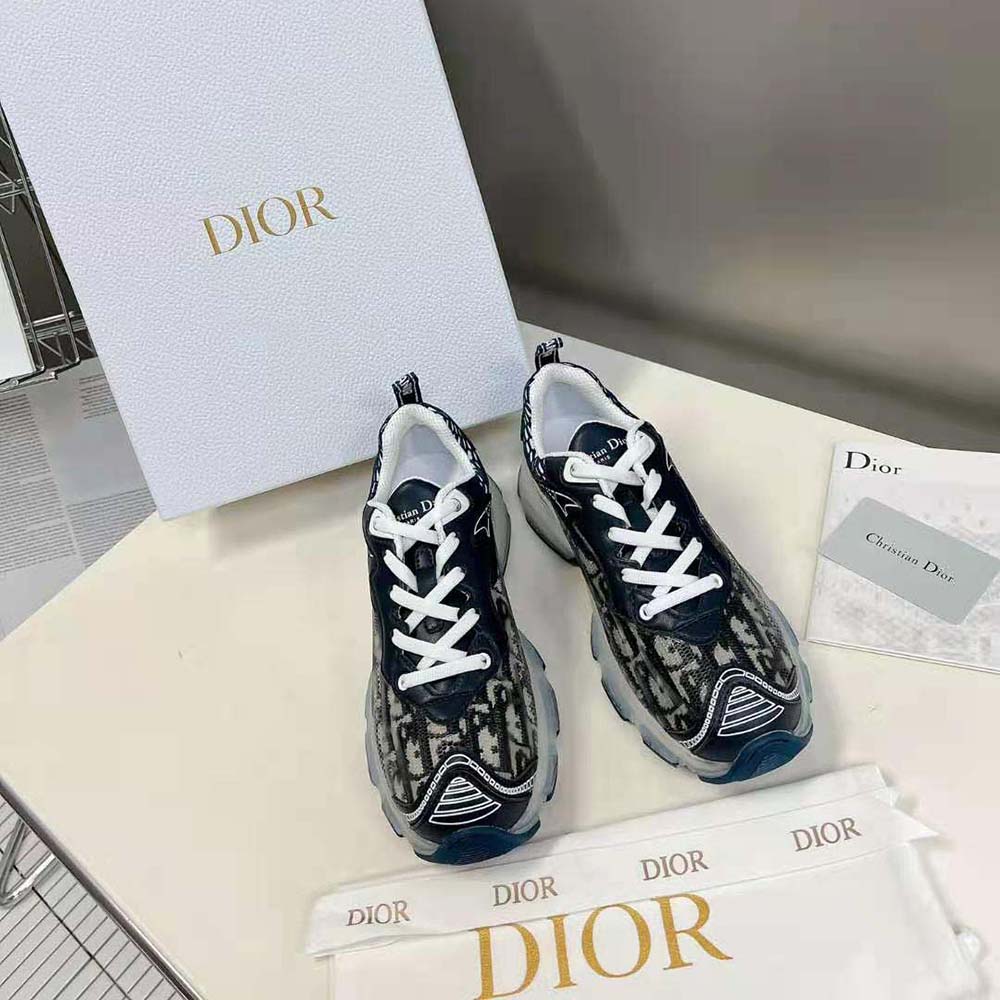 Close-up of Dior Women Vibe Sneaker transparent rubber sole detail