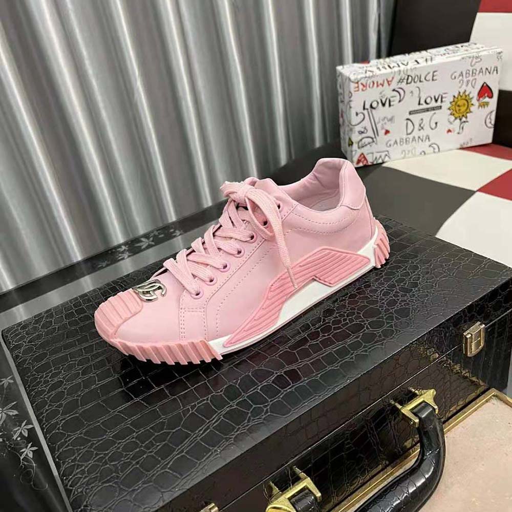 Close-up of DG logo embossed hardware on pink NS1 sneakers