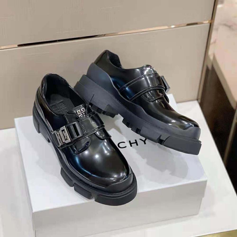 Sole detail showing signature contrast rubber on Givenchy Men Terra Derbies